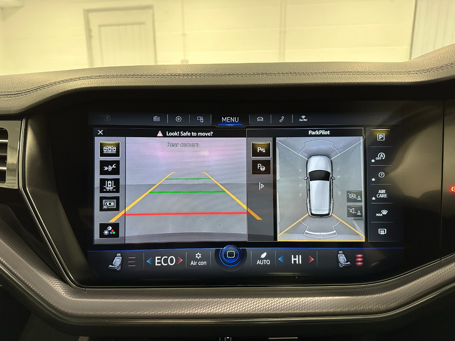 2023 Volkswagen Touareg - image 26