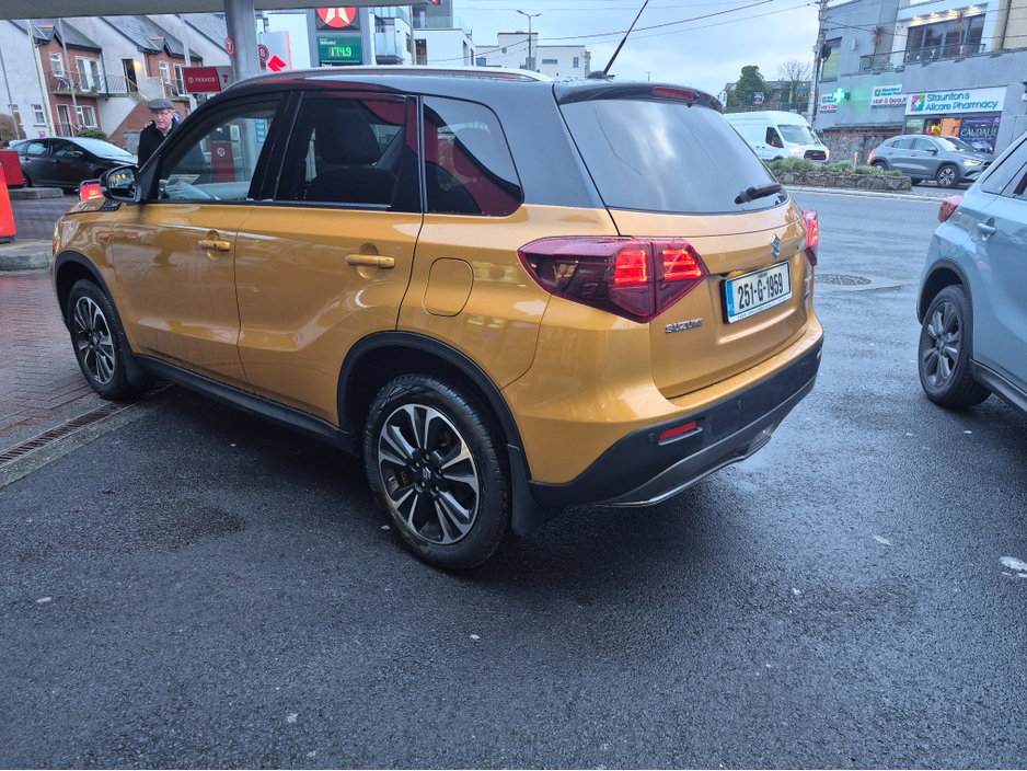 2025 Suzuki Vitara 1.5 S1-HEV SZ5 AGS 5DR €30,000