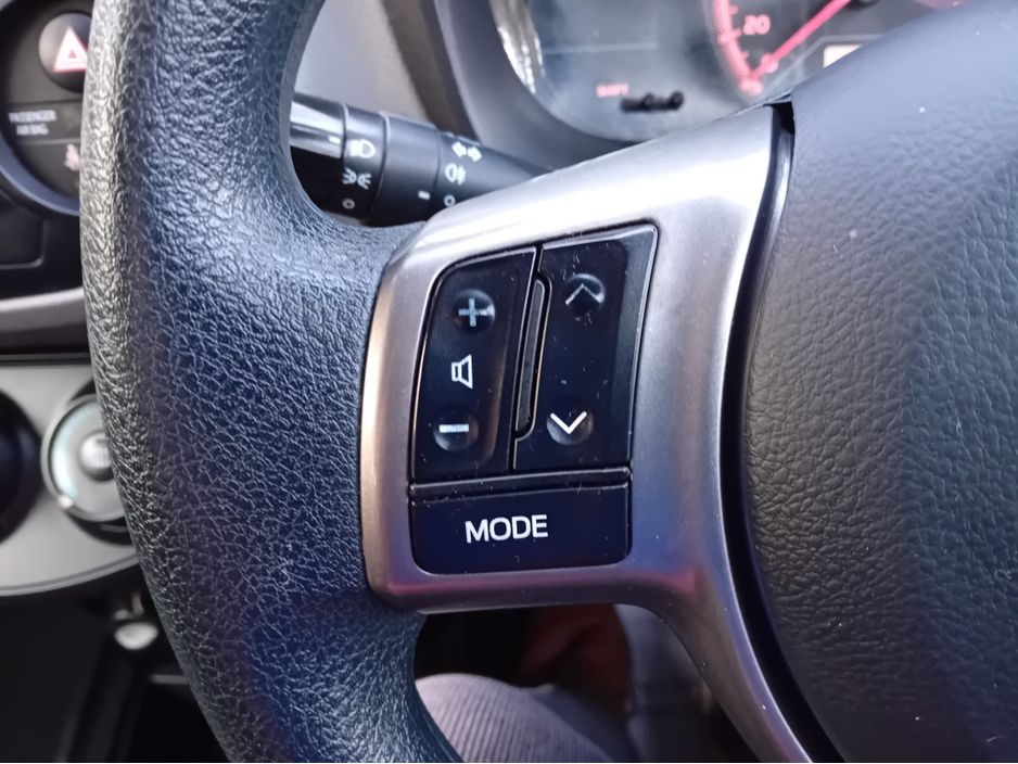 2015 Toyota Yaris - image 24