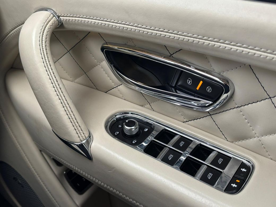 2016 Bentley Bentayga - image 27