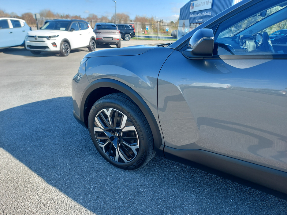 2025 Citroen C4 - image 11