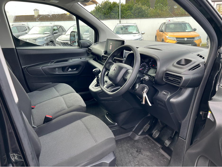 2023 Citroen Berlingo - image 13