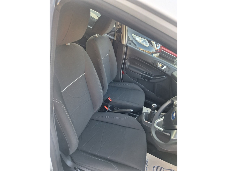 2015 Ford Fiesta - image 7