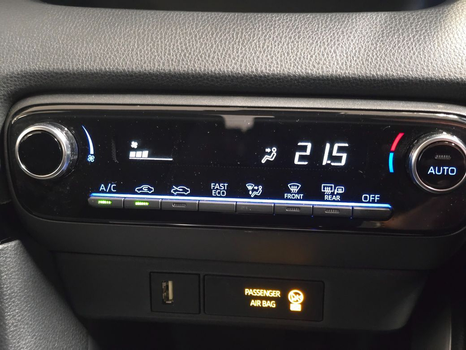 2023 Toyota Yaris - image 14