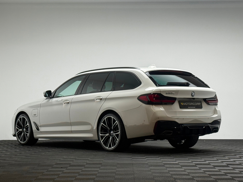 2023 BMW 5 Series - image 5