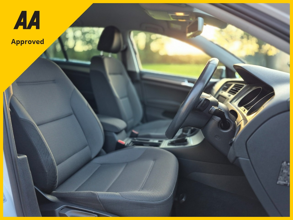 2016 Volkswagen Golf - image 2