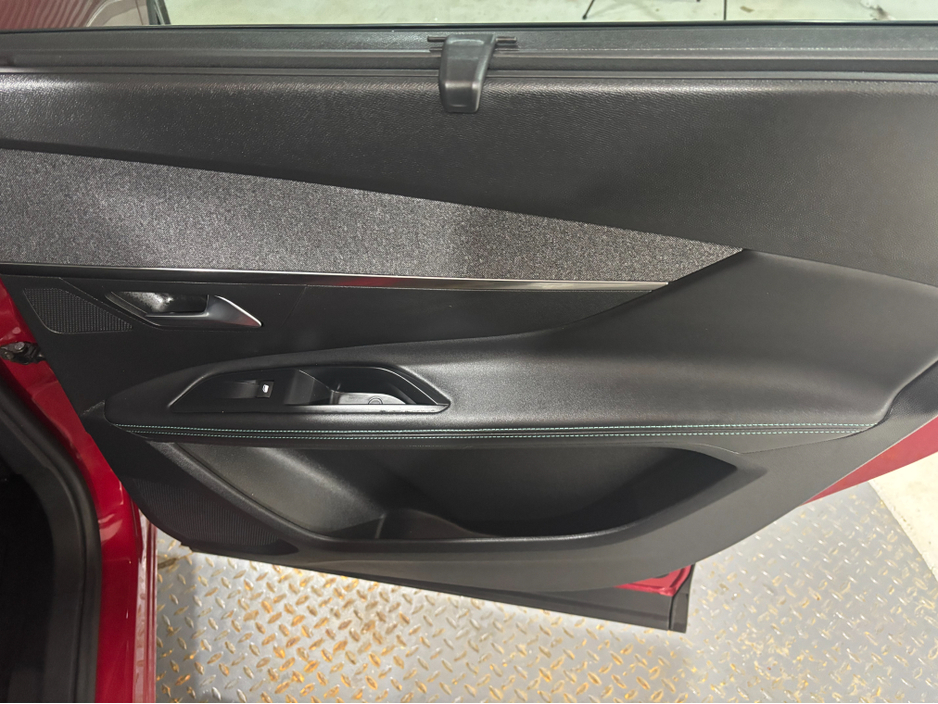 2022 Peugeot 5008 - image 19