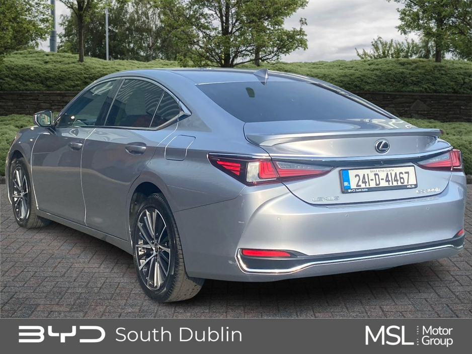 2024 Lexus ES 300 H - image 4