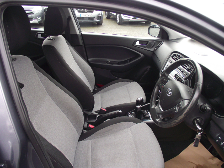 2016 Hyundai i20 - image 12