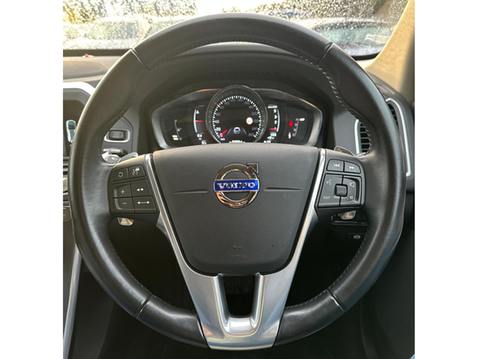 2015 Volvo XC60 - image 17