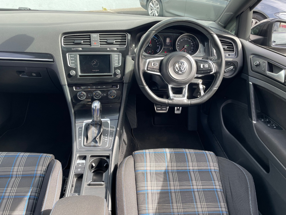 2015 Volkswagen Golf - image 17