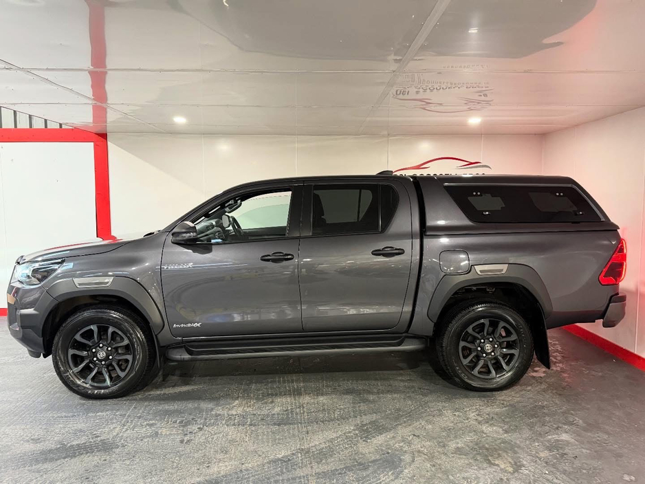 2022 Toyota Hilux - image 3