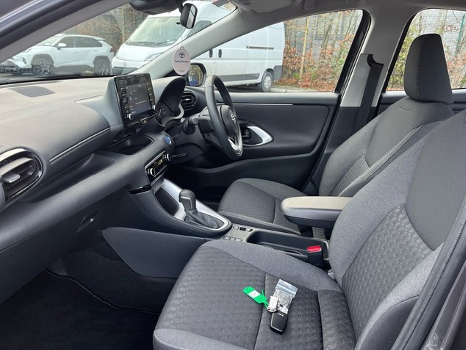2023 Toyota Yaris YARIS LUNA HYBRID €23,950