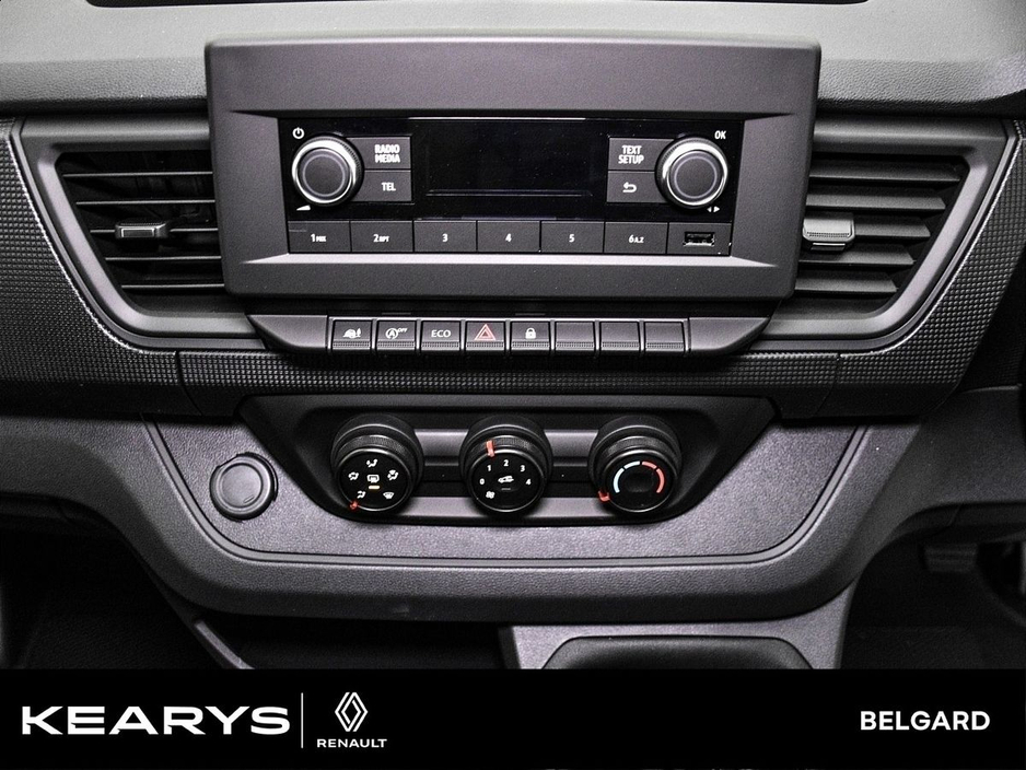 2024 Renault Trafic - image 15