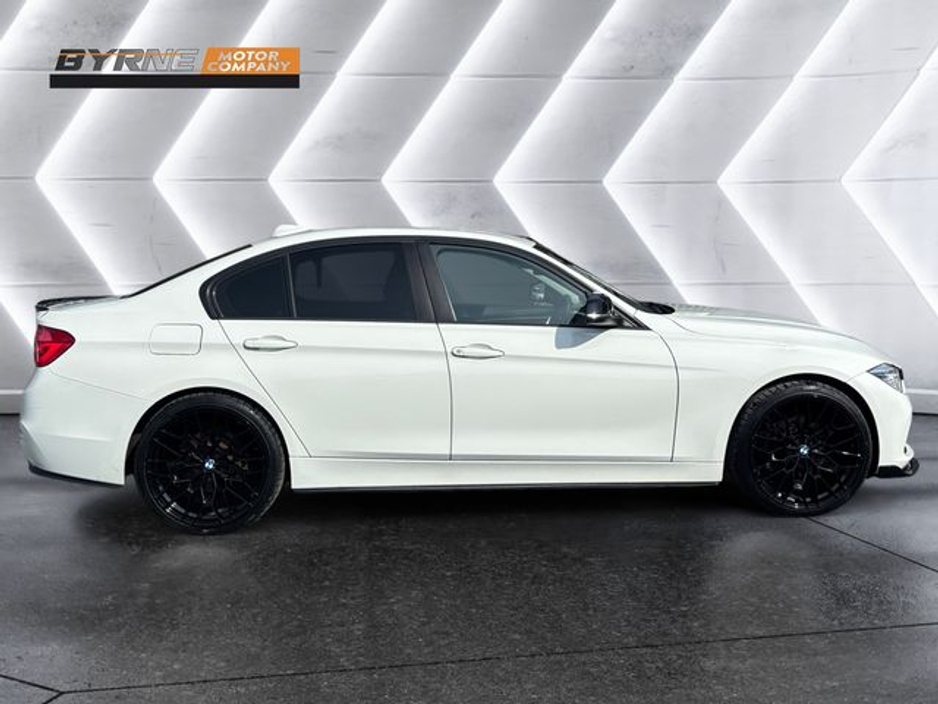 2016 BMW 3 Series - image 6