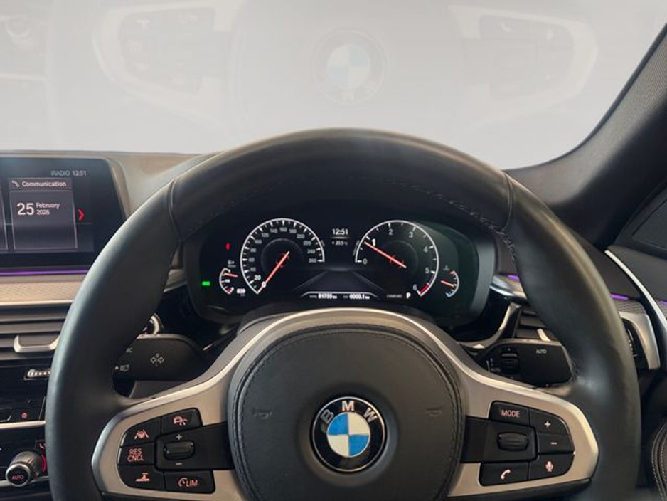 2020 BMW 5 Series - image 13