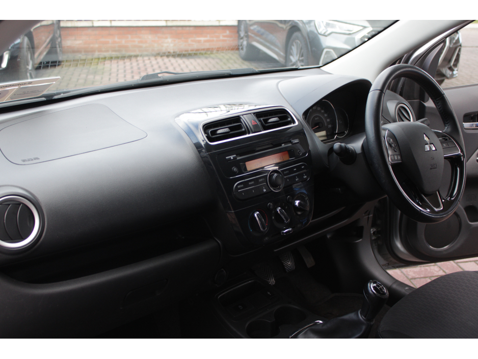 2018 Mitsubishi Space Star - image 18