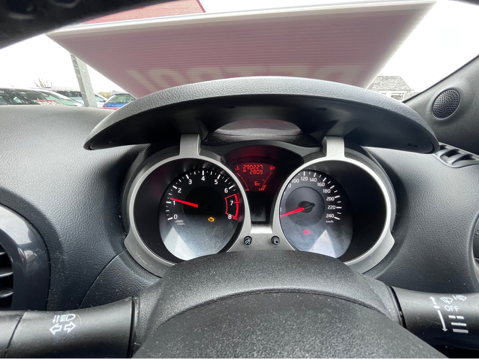 2011 Nissan Juke - image 5