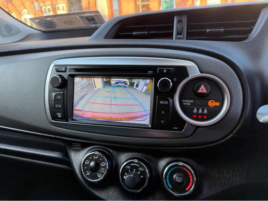 2013 Toyota Yaris - image 16