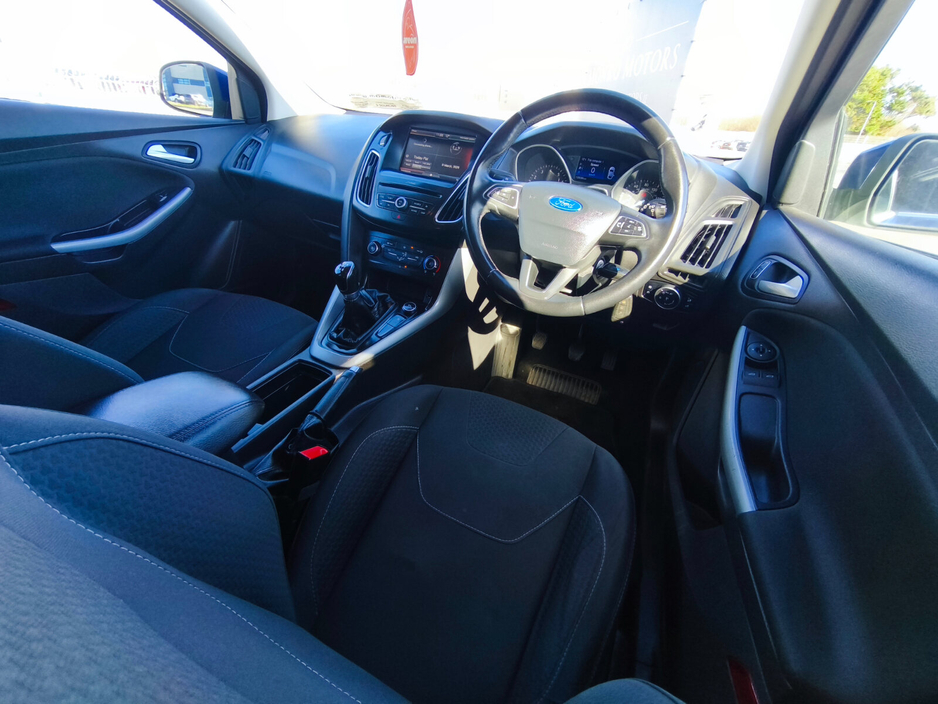 2015 Ford Focus - image 11