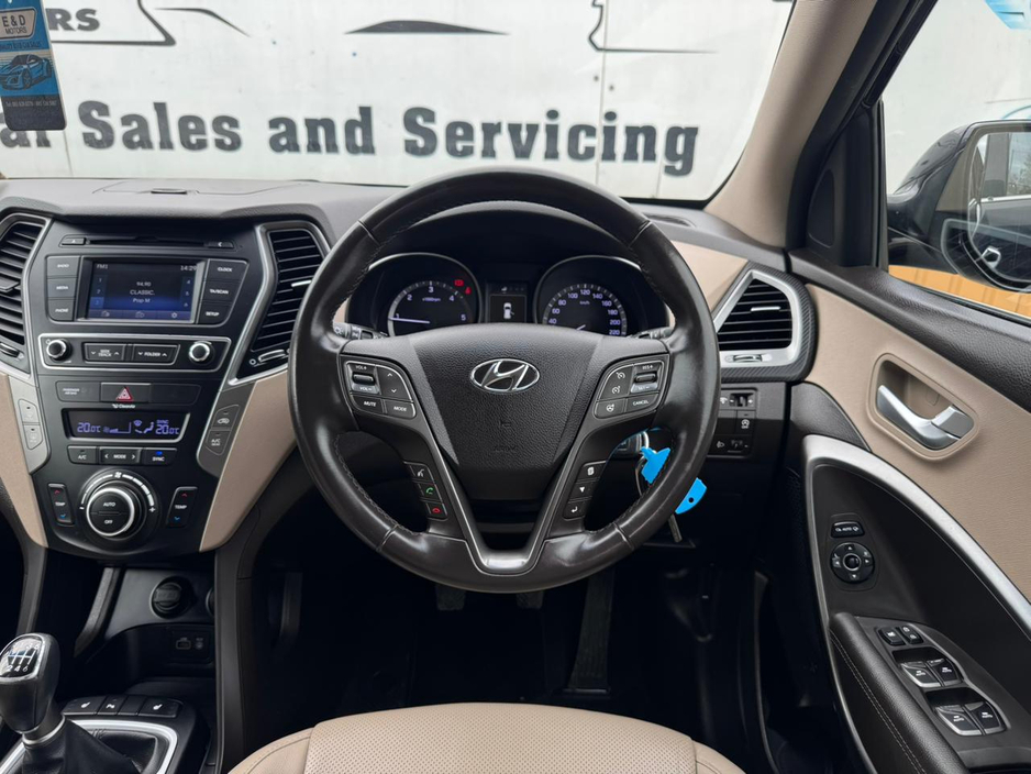 2016 Hyundai Santa Fe - image 20
