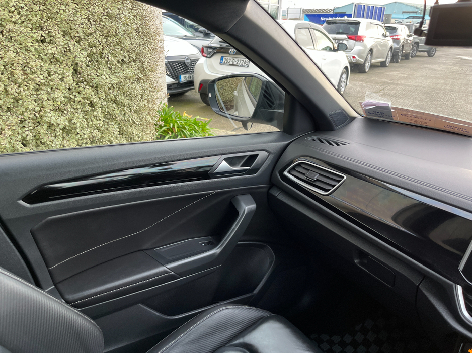 2023 Volkswagen T-Roc - image 19