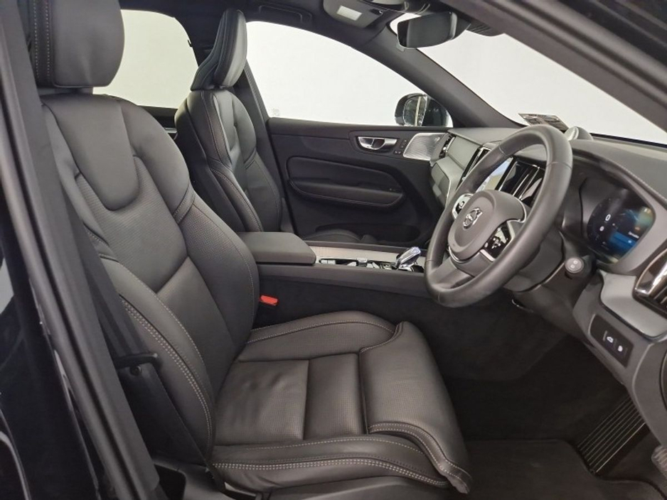 2025 Volvo XC60 T8 AWD PHEV Ultra Black Edition €71,950