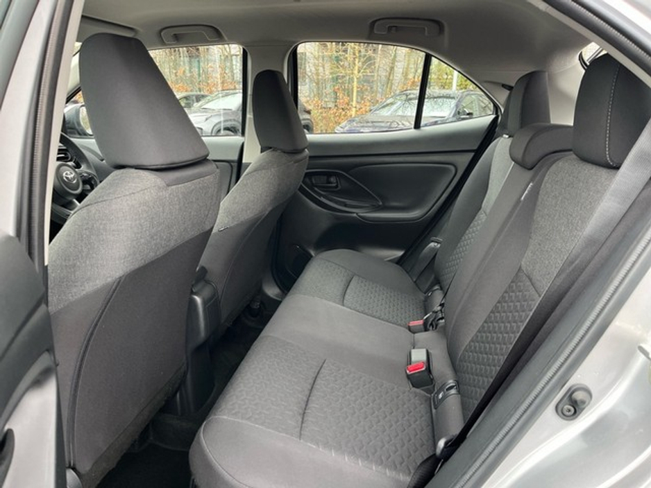 2023 Toyota Yaris Cross - image 7