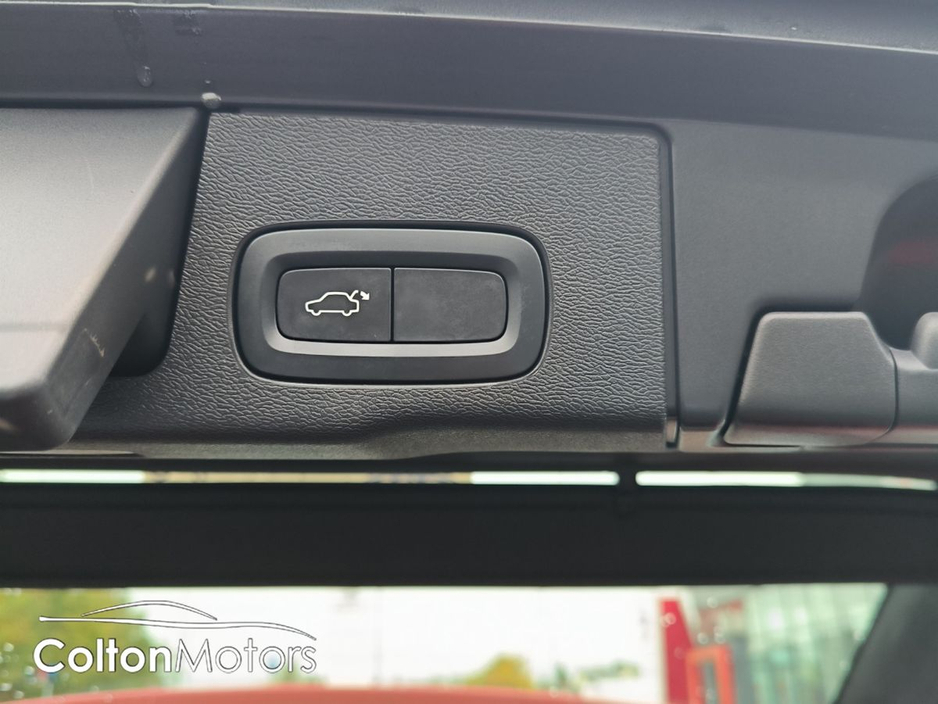 2022 Volvo XC60 - image 29