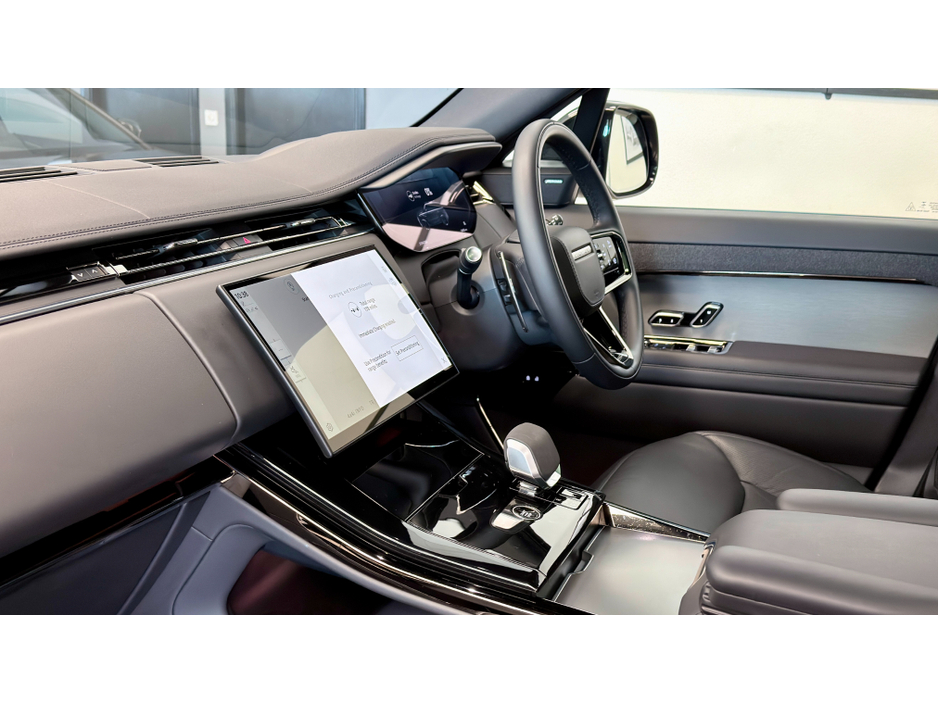 2025 Land Rover Range Rover Sport - image 15