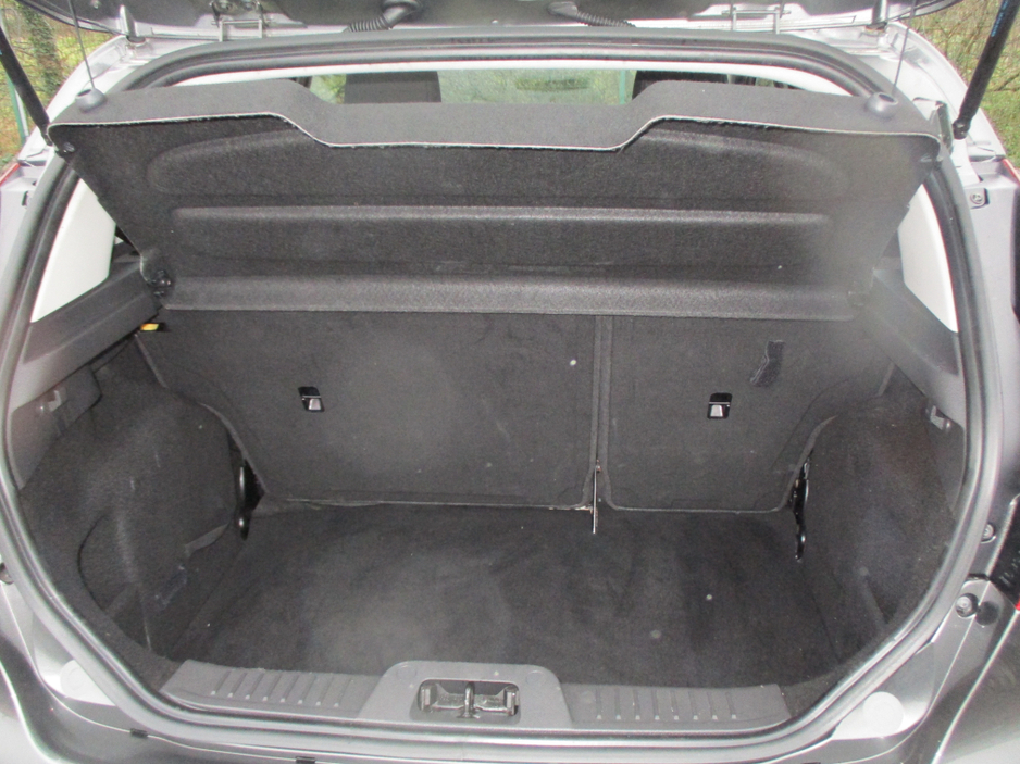 2017 Ford Fiesta - image 2