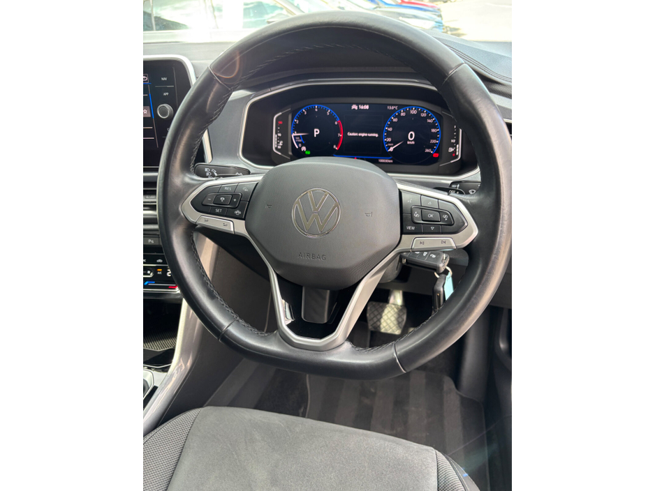 2023 Volkswagen T-Roc - image 29