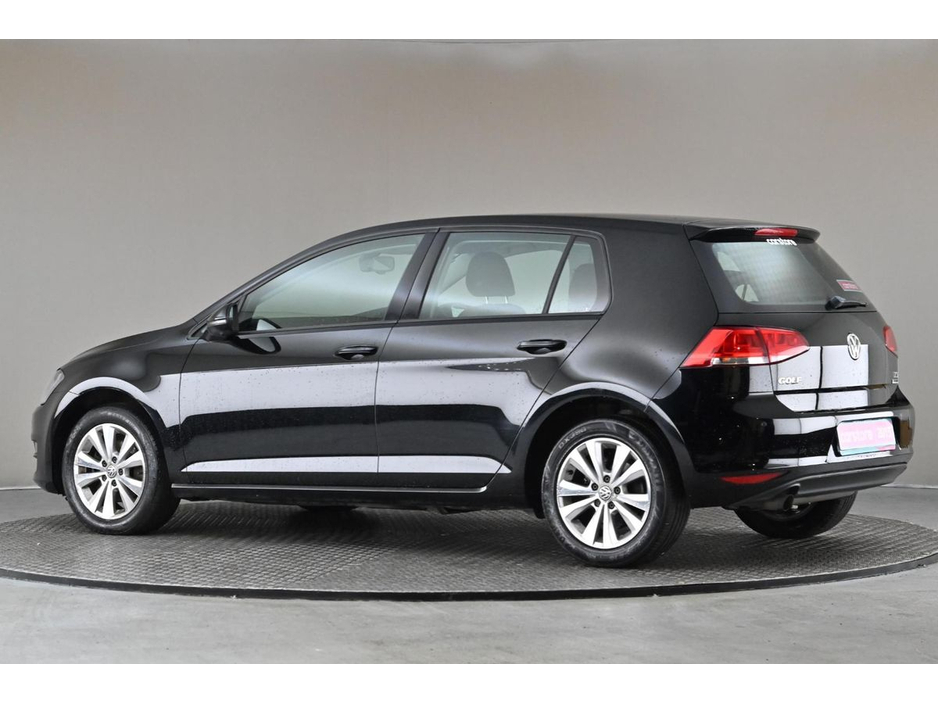 2015 Volkswagen Golf - image 6