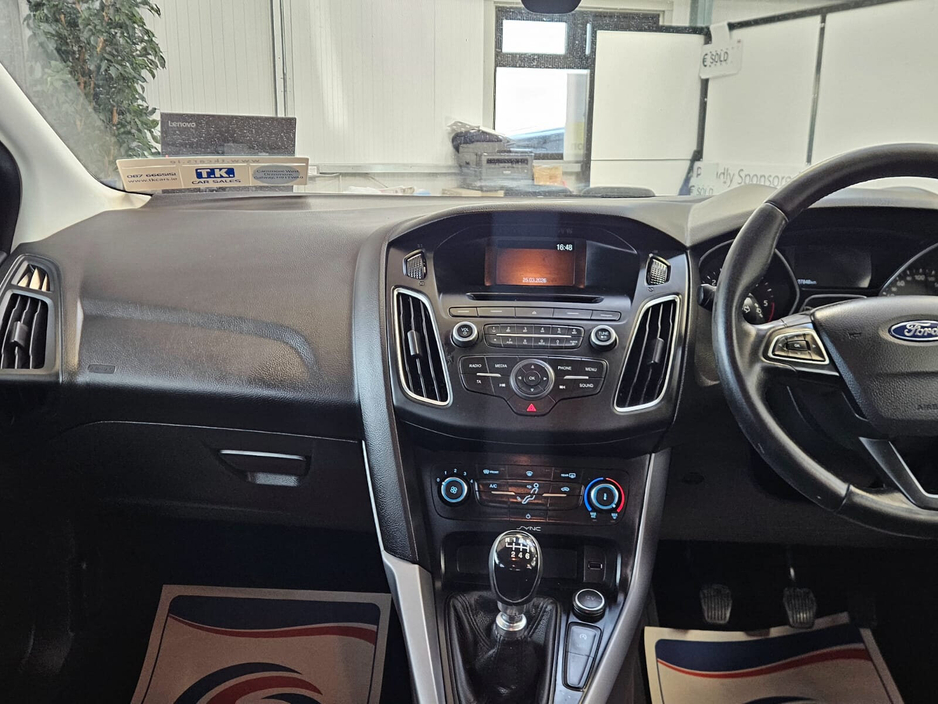 2016 Ford Focus - image 10