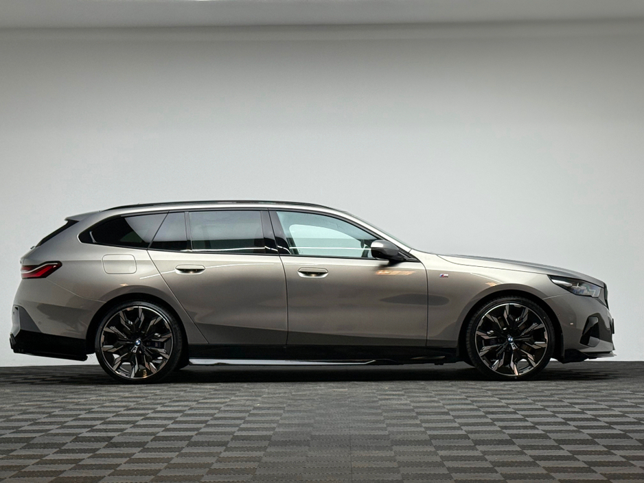 2025 BMW 5 Series 530E M SPORT TOURING €69,990
