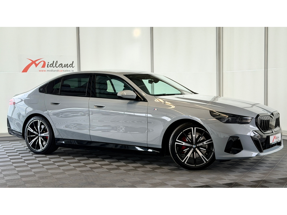 2025 BMW 5 Series - image 2