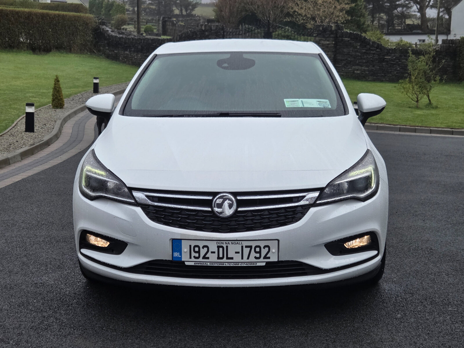 2019 Vauxhall Astra - image 3