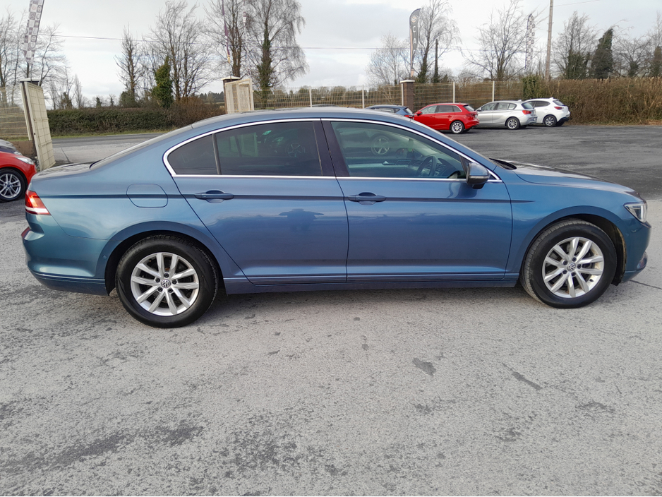 2016 Volkswagen Passat - image 9