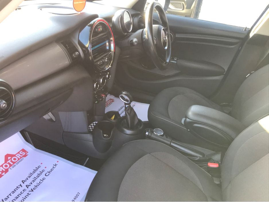 2018 MINI Cooper - image 23