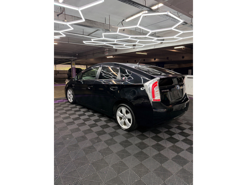 2012 Toyota Prius - image 6