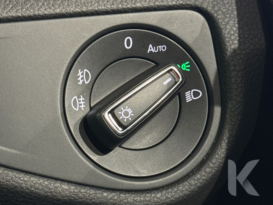 2020 Volkswagen Golf COMFORT LINE MEISTER - UPGRADED FACTORY ALLOYS - CRUISE CONTROL - REVERSE CAMERA - DIGITAL DASH €21,950