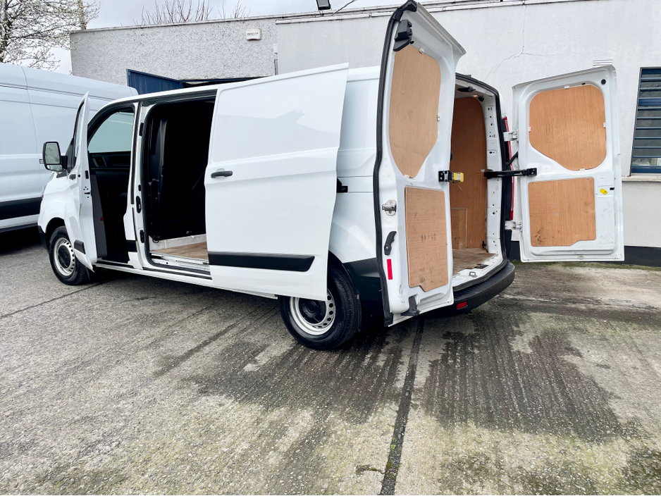 2023 Ford Transit Custom - image 27