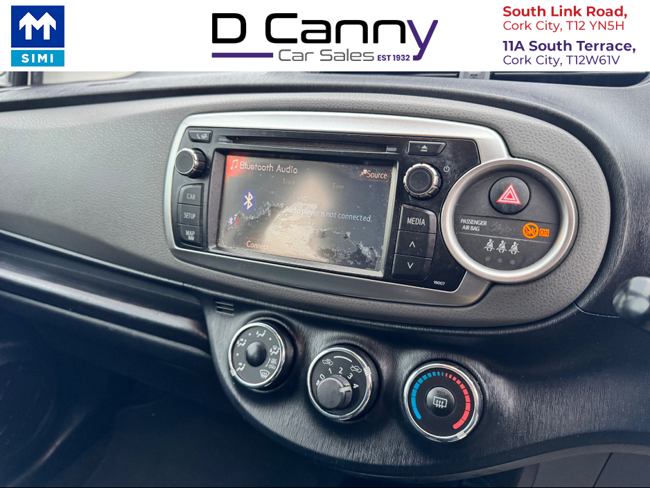 2012 Toyota Yaris - image 9