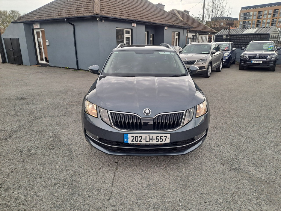 2020 Skoda Octavia - image 3