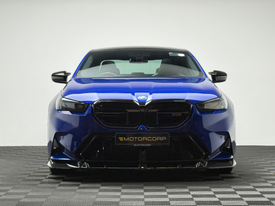 2025 BMW M5 M5 4.4 PHEV 727HP MARINA BAY €127,990