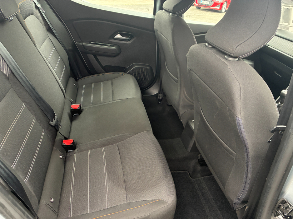 2022 Dacia Sandero - image 10