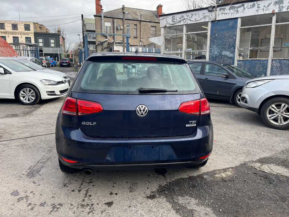 2015 Volkswagen Golf - image 4