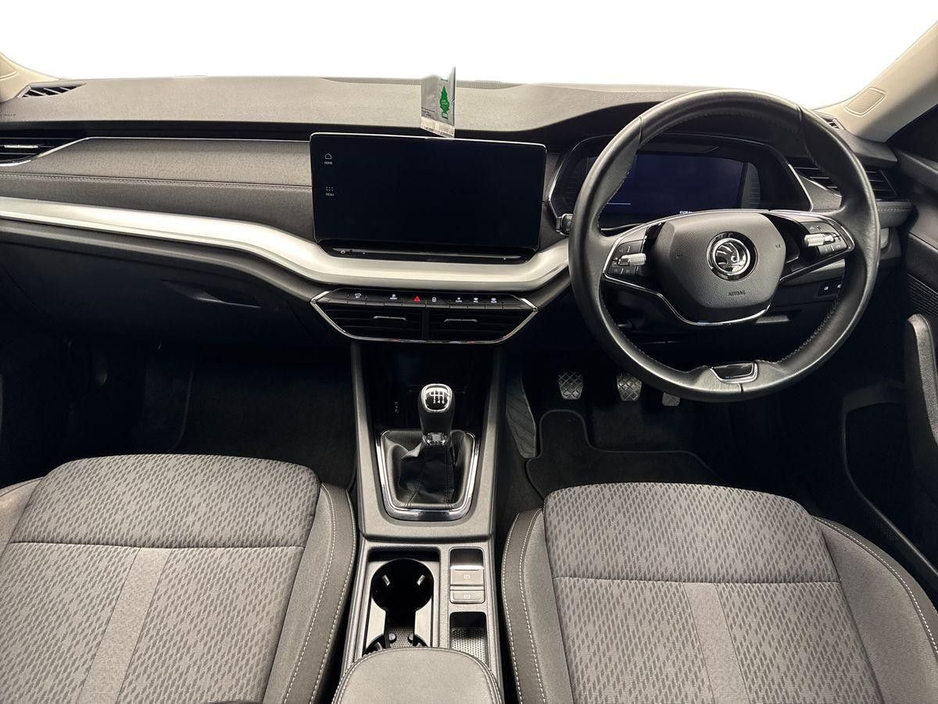 2023 Skoda Octavia - image 8