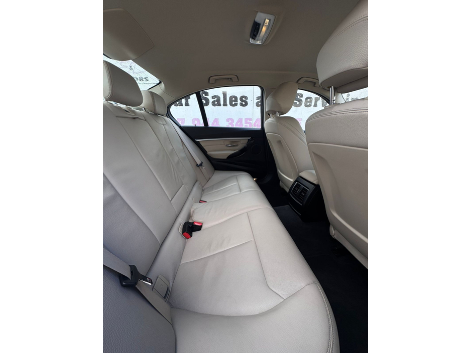 2016 BMW 3 Series - image 11