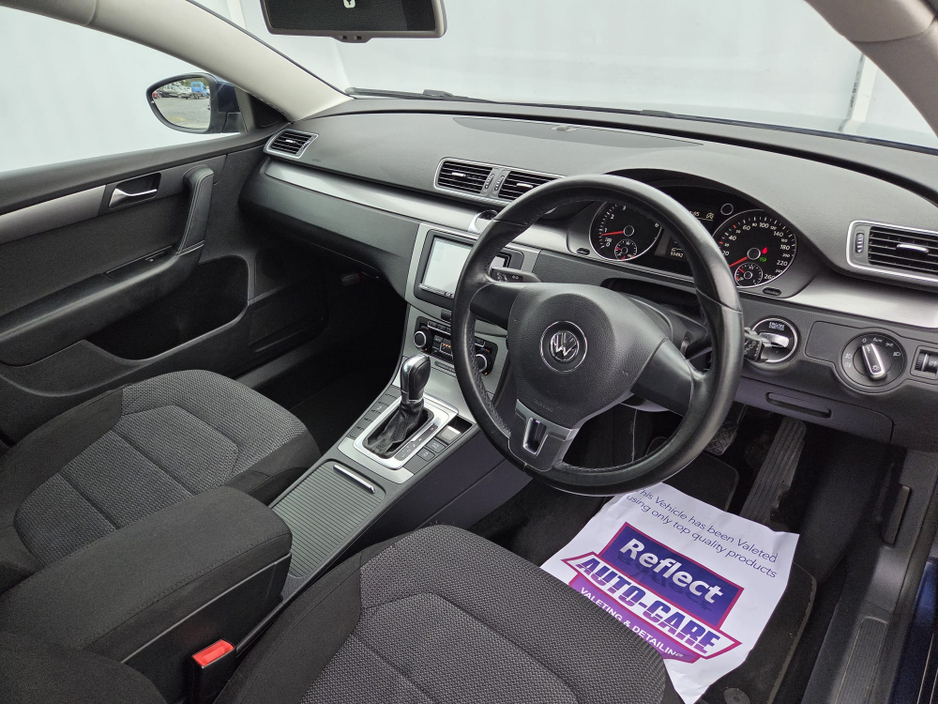 2011 Volkswagen Passat - image 16